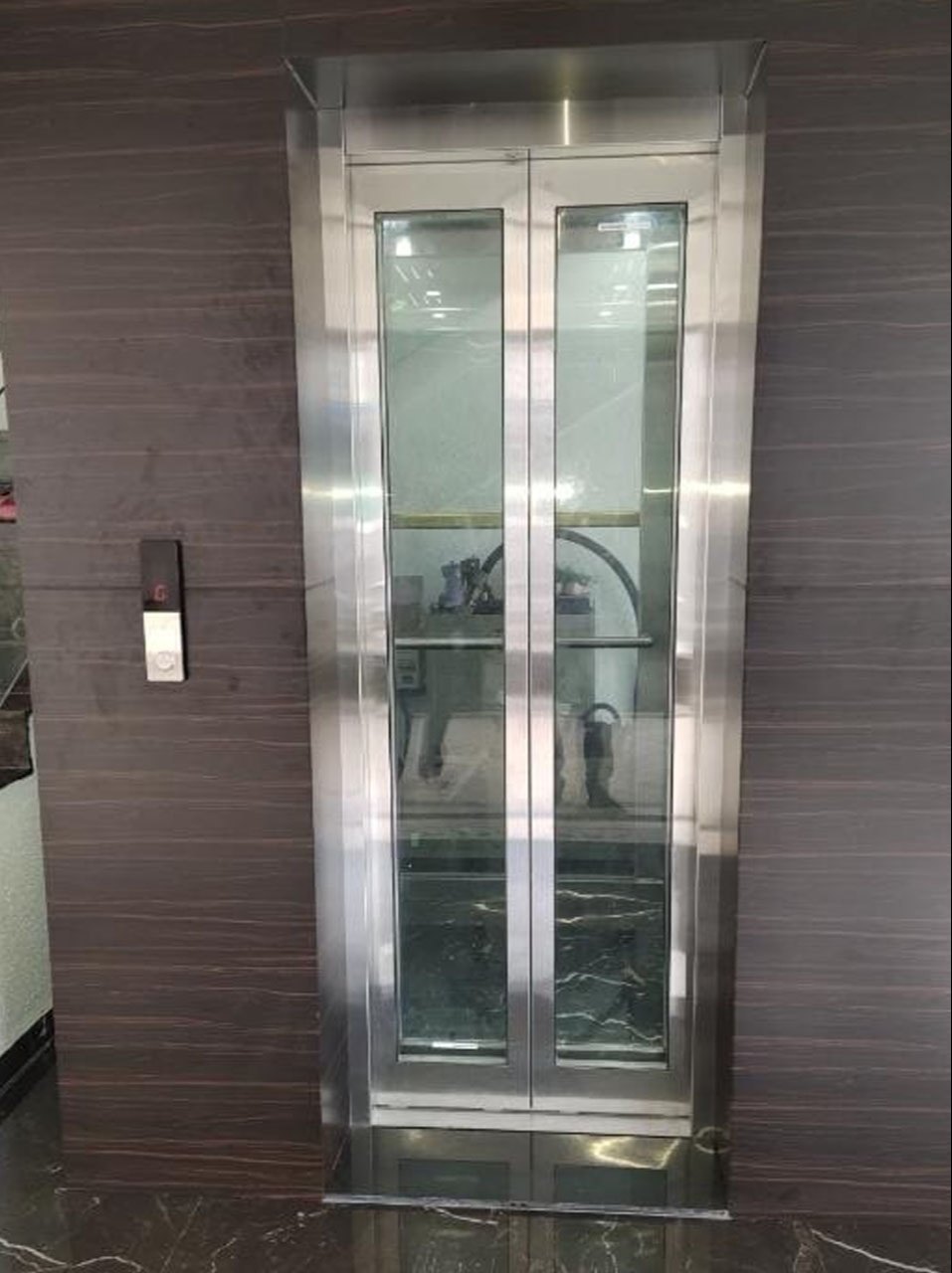 Auto Door Elevator